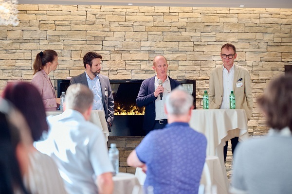 BNI Stockhorn Grillfest 2023 Podium mit Wirtschaftsvertretern